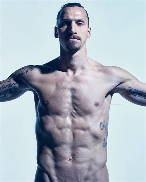 Jogador Zlatan Ibrahimovic Exibe Tatuagens Em Ensaio Nu Para Revista The Best Porn Website