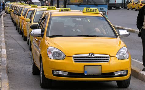 How much is a taxi from Istanbul airport to Istanbul?