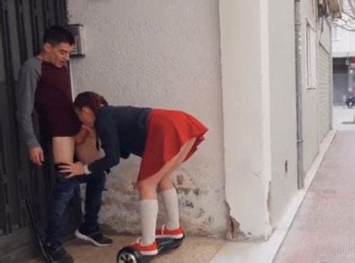 Colegiala pillada follando en una calle de España pelisporno xxx