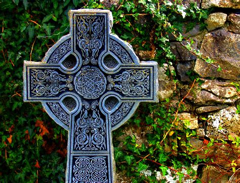 Omaimon Paradosis The Cross And The Dragon The Pagan Roots Of Irish
