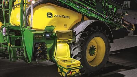 John Deere Introduces R700i Series Of Midrange Trailed Sprayers Packing Premium Features In