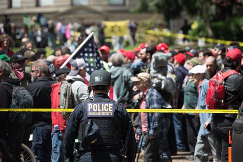 Portland Police Worry About Violence Sunday Between Dueling Protests Opb