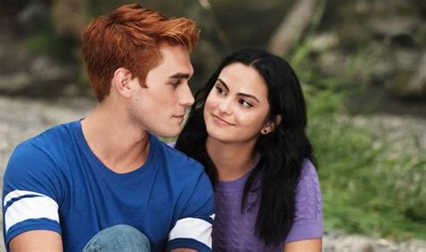 Riverdale Season 4 Will Archie Leave Girlfriend Veronica For Betty