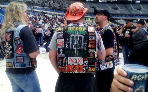 Acdc were back at stade de france nearly 8 years after their first appearance in 2001! AC/DC au Stade de France : phénoménal ! - Anna Galore Le blog
