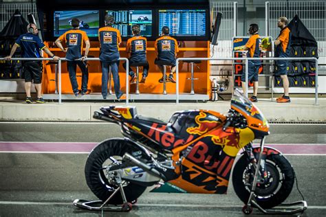 Whats It Like In A Motogp Pit Box Ktm Blog