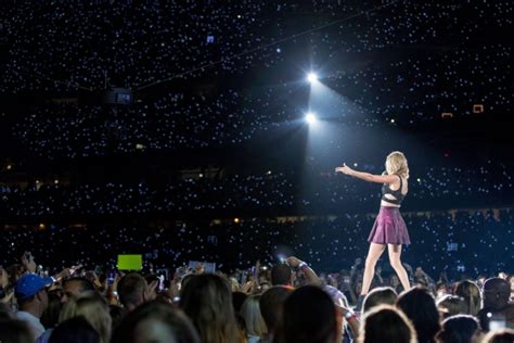 Taylor Swift Shares Throwback Pic Ahead Of Staples Center Performance