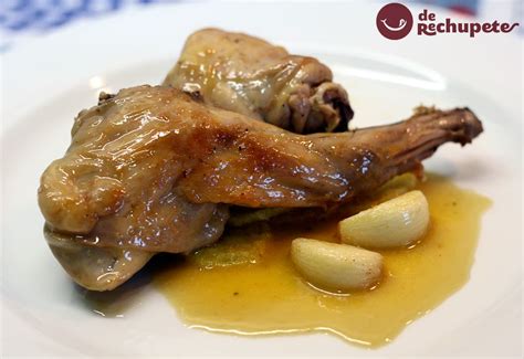 Algunas de las recetas más típicas de la cocina española receta de arroz con conejo 2. Conejo guisado al ajillo