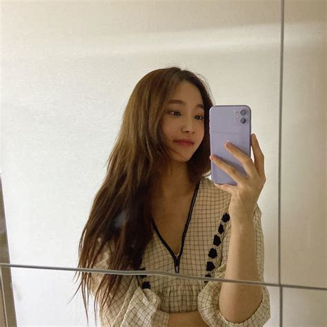 ดาวน์โหลดแอปline webtoonผ่าน google play หรือ app store ด้วยการสแกนคิวอาร์โค้ด Yeonwoo Instagram Update - March 27, 2020 - MOMOLAND UPDATE