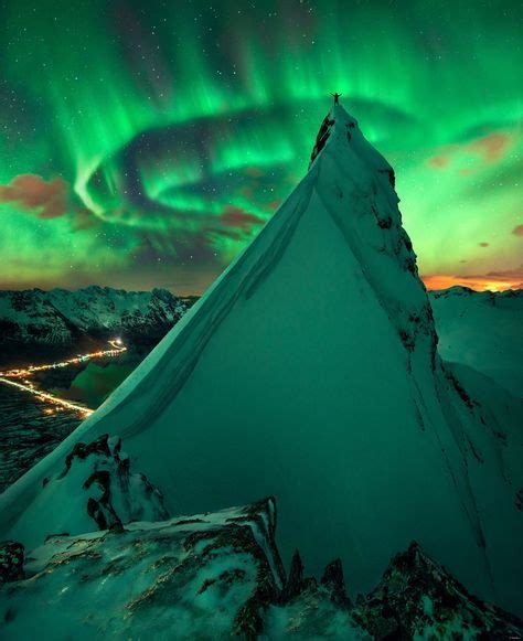 Noruega En Empresa Verde Aurora Sobre Crédito De Imagen De Noruega Y