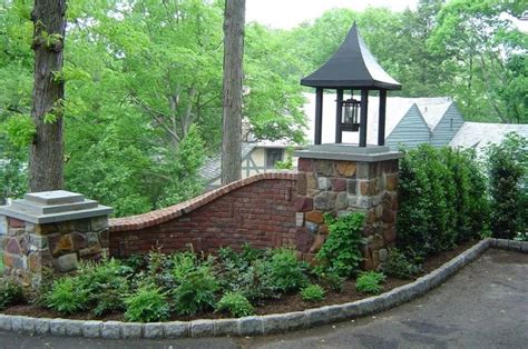 42 Interesting Long Driveway Landscaping Design Ideas In