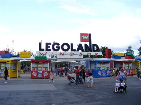 Legoland Windsor Theme Park © Stuart Shepherd Cc By Sa20 Geograph