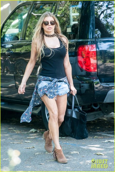 fergie flaunts incredible figure in tight tank and daisy dukes photo 3631720 fergie photos