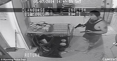 Police Release Chilling Surveillance Video Of Craigslist Murderer Daily Mail Online