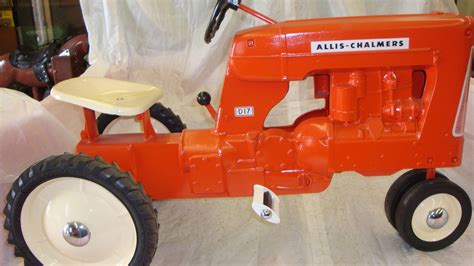 Allis Chalmers D 17 Pedal Tractor M246 Davenport 2014