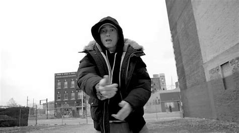 Clip De Detroit Vs Everybody Eminem Rend Hommage à La Ville De Son