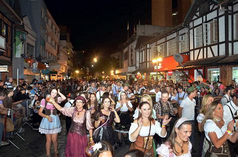 The oktoberfest of blumenau is a festival of german traditions that happens in middle october in the city of blumenau, santa catarina, brazil. Oktober Blog: Oktoberfest Blumenau - Segundo desfile