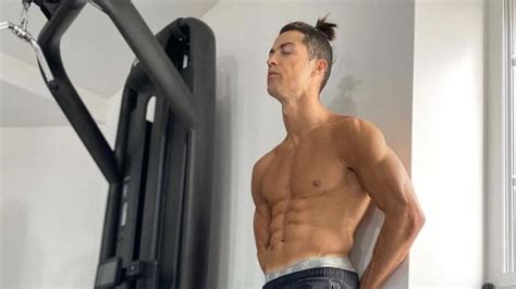 Football 2020 Cristiano Ronaldo Shows Off Ridiculously Ripped Physique