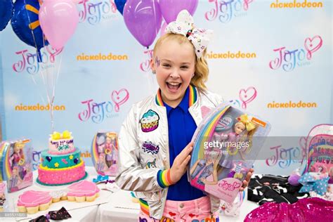 Nickelodeons Jojo Siwa Celebrates Her Birthday At Walmart In Rogers Ar