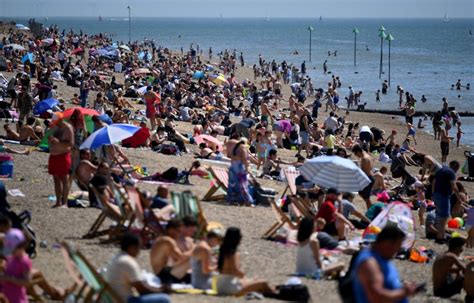 Southend And Bournemouth Beaches Packed On Bank Holiday Monday Metro News