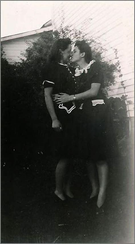 Vintagephotography Vintage Lesbian Lesbian Art Vintage Kiss