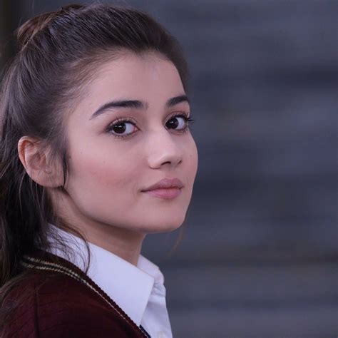 Dizi severlerin dikkatini çekmeyi başaran yasak elma dizisinin güzel oyuncusu sevda erginci kimdir, kaç yaşında? Sevda Erginci (Turkish Actress)