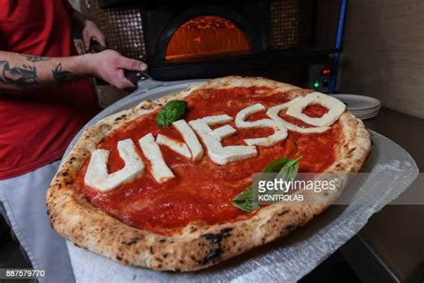 Neapolitan Pizza Margherita Unesco World Heritage Photos And Premium