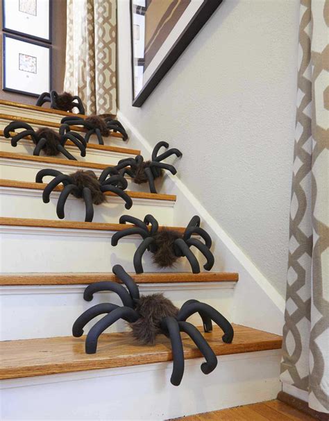 Giant Diy Spiders Are The Perfect Halloween Decorating Trend