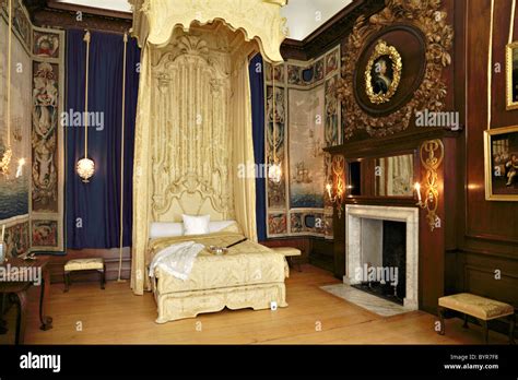 Royal Bedroom At Hampton Court Palace Stock Photo Alamy