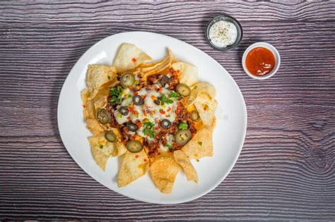 Nachos Mexicanos Famosos De Carne En Tierra Foto De Archivo Imagen De Clavos Aguacate