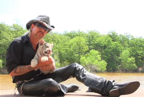 Tiger King Star Joe Exotic Speaks Out From Behind Bars It S Now Time