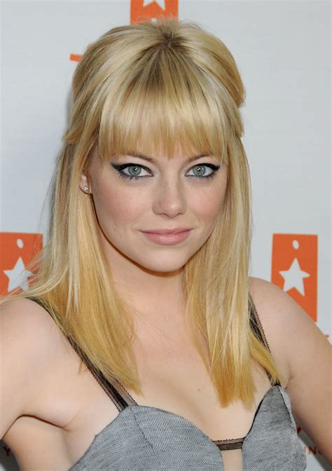 Emma Stones New Blonde Hair Is Just One Of Many Stunning Looks Emma Stone Hair Emma Stone