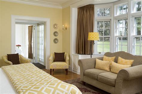 A beautiful, expressive color palette full of juiciness and coloring. Feng Shui House Decor Colors: Yellow and Gold