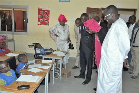 Le Ministre De La Sante Et De Laction Sociale Au Centre Talibou Dabo De Grand Yoff MinistÈre