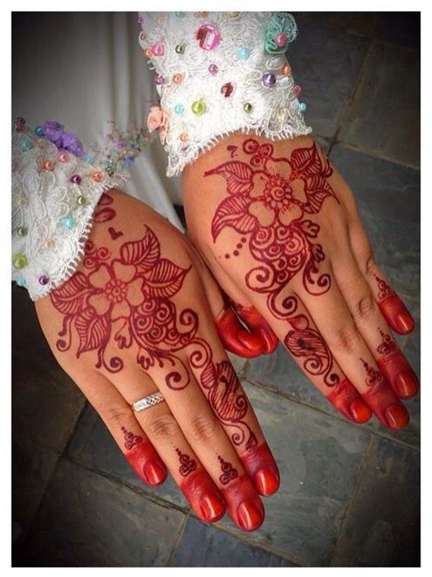 Girl With Red Henna Designs On Her Hands Hand Henna Red Henna Henna