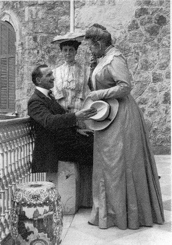 Subsequently the tatoi palace became a time capsule, abandoned to decay and overgrowth by vegetation. HISTORIAS DE UNA DINASTIA: TATOI EN TIERRA DE NADIE
