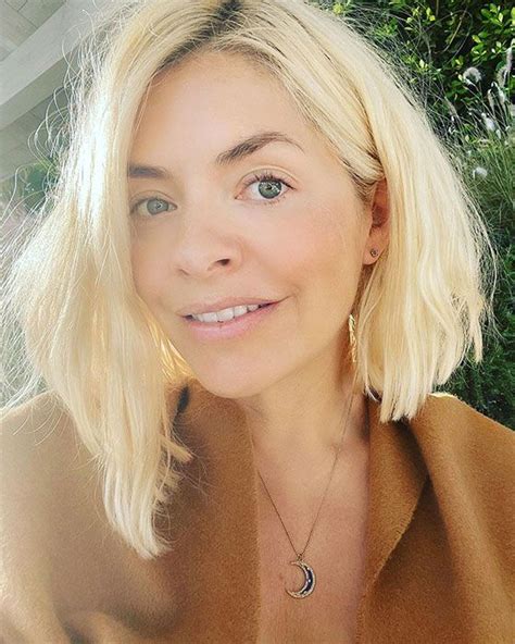 Holly Willoughby Shows Off Her Natural Beauty In Makeup Free Holiday Selfie Hello