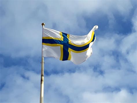 Today is the official day of the Sweden Finns. This is their flag ...