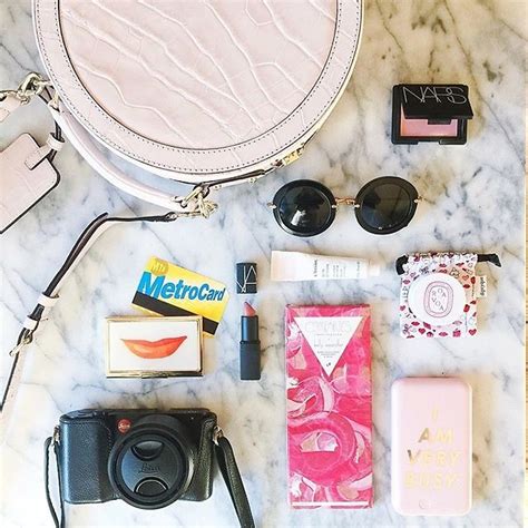10 Things Every Fashion Girl Should Have In Her Bag