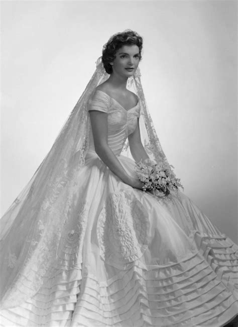 Jackie Kennedy In Her Valentino Wedding Dress From The 1968 White Collection Vestidos De Novia