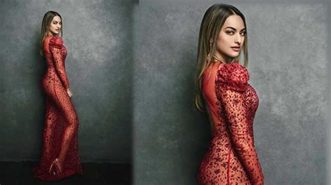Sonakshi Sinha Gets Trolled For Red Colour Dress Photo Share On Instagram सोनाक्षी सिन्हा ने रेड