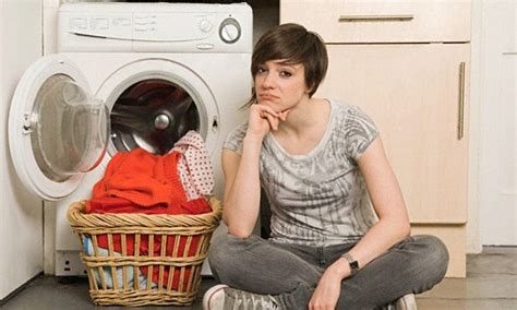 Lara Brookes On A Washing Machine Eating Pussy Nude