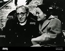 El actor y director de cine americano Woody Allen y la actriz Soon Yi ...
