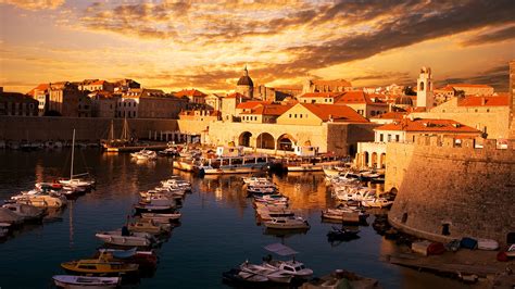 Der transit über kroatien ist weiterhin ohne zwischenstopp möglich, solange die ausreise innerhalb von 12 stunden gesichert ist und das zielland. Dubrovnik - Die Perle der Adria | Urlaubsguru.at