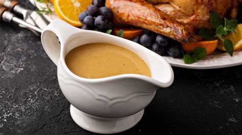 These Are The Best Ways To Keep Your Thanksgiving Gravy Warm