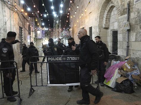 Israeli Police Shoot And Kill A Man Near Al Aqsa Mosque Npr
