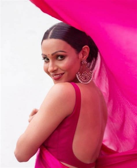Tamil Actress Andrea Jeremiah Latest Spicy Photoshoot Stills