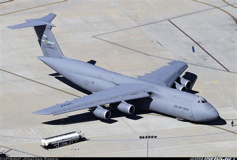 Unconventional Method Used By The Us To Load Its Largest Plane C 5 Galaxy