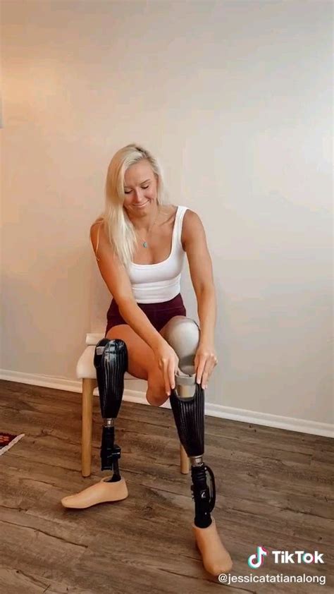 How OP Puts On Her Prosthetic Legs Damnthatsinteresting Prosthetic