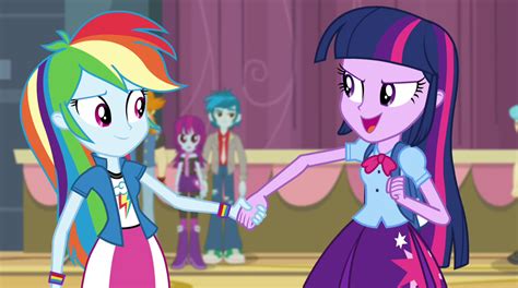 Image Twilight Holding Rainbow Dashs Hand Eg2png My Little Pony