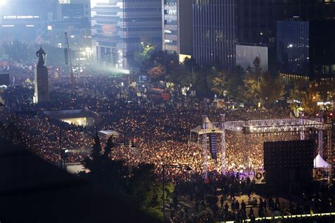 Watch South Koreans Protect Their Police During Massive Protests Koreaboo